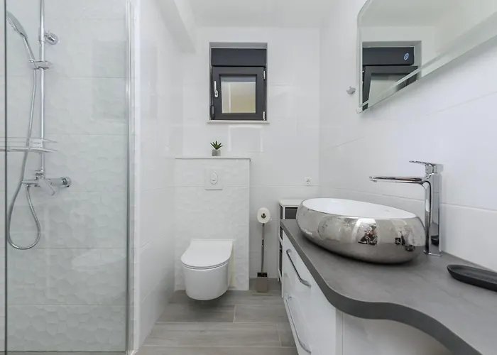 Sun Paradise Подгора